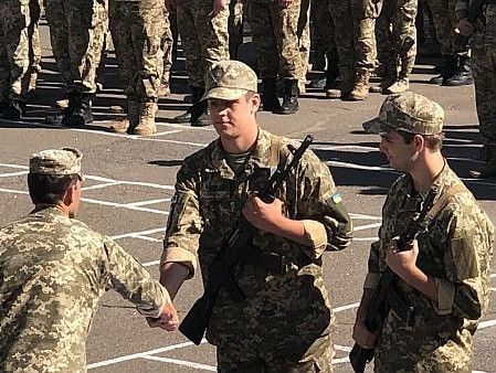 Гордій Тягнибок склав присягу на вірність Україні у Військовому інституті КНУ ім. Т.Шевченка і отримав офіцерське звання