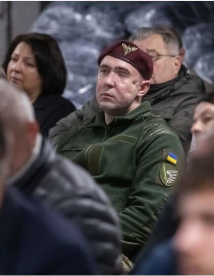 Колишні воїни зараз теж допомагають фронту.