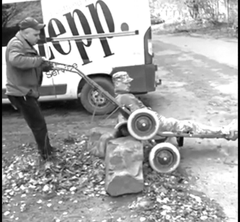 Евакуаційний візок може перевозити пораненого і долати  на своєму шляху перешкоди до 50 сантиметрів.