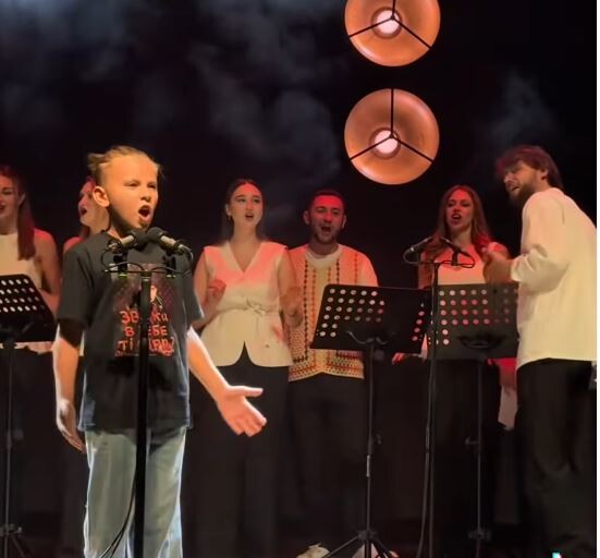 Денис Кусевич впевнено себе тримав на сцені із іменитими артистами. 