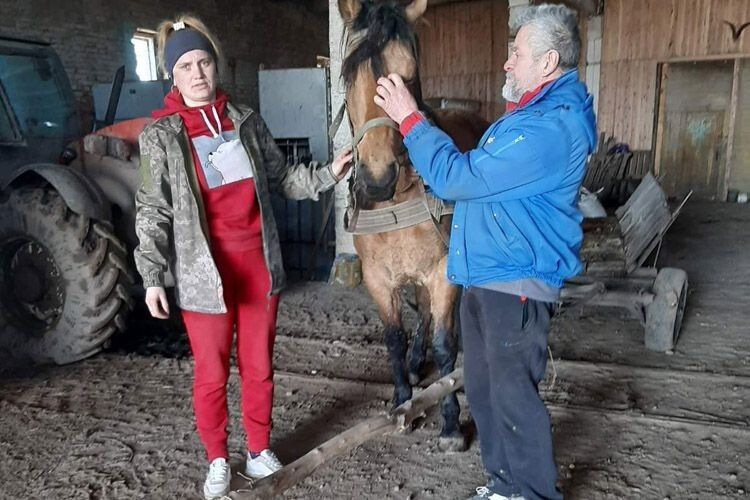 Зоотехнік господарства Наталія Згарська – така ж любителька коней, як і  Олександр Волинець. 