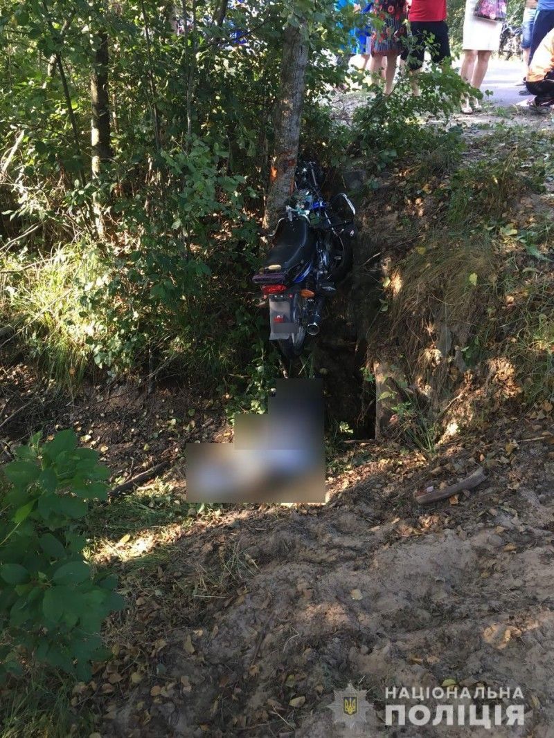 На місці жахливої ДТП. Фото rv.npu.gov.ua.