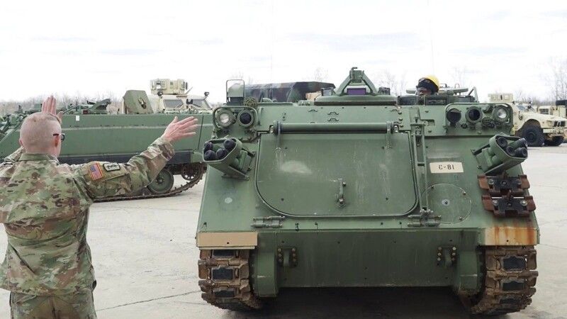 Військовослужбовці Національної гвардії США готують до відправки в Україну бронетранспортери М113