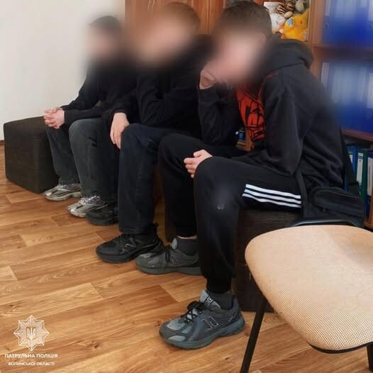 Інспектор служби освітньої безпеки впізнав учнів ліцею, де він несе службу, і підлітків разом із батьками запросили на розмову.