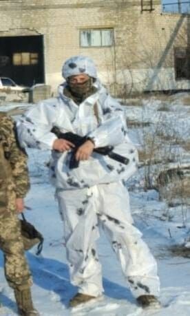 За спокійним голосом офіцера – Курщина, Донеччина, контузія, втрачені побратими й тверда віра у Перемогу (фотоспогад про зиму 2025 року на Донеччині).