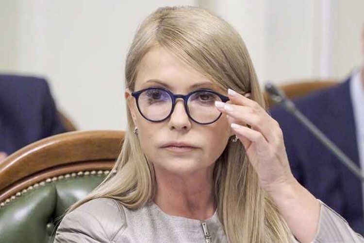 Ото тепер закупиться: разом із Юлією Тимошенко грошам радіє і французький бренд «Луї Віттон», продукцію якого вона полюбляє.