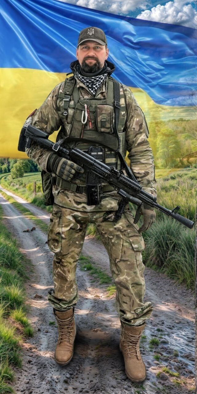 Василь Саливончик залишив побратимам шанс на життя, а рідним і всій Україні – приклад мужності, перед яким схилив голову і президент країни, коли вручав мамі  «Зірку Героя».