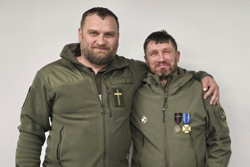 Григорій Кічкін із другом і колегою, добровольцем Сергієм Пірухіним.