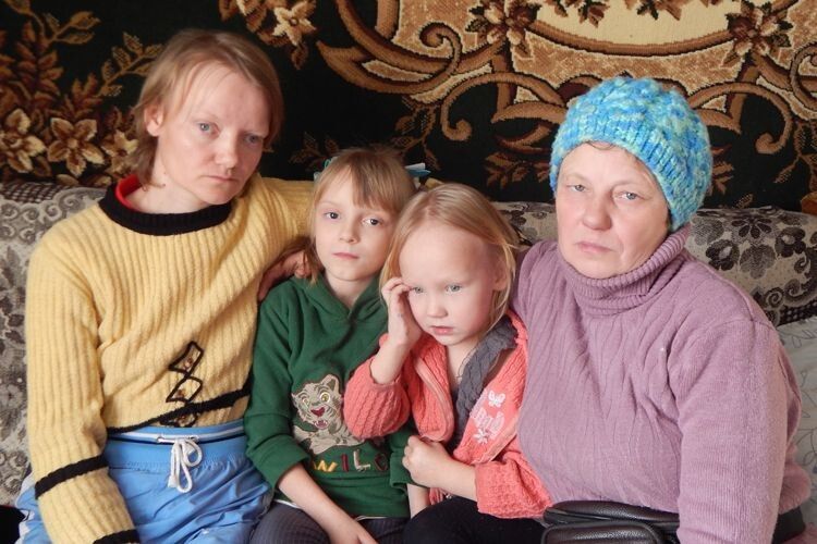 Тетяна Постригач дуже хоче, щоб її онучки з мамою Марією зажили спокійно  й щасливо (справа наліво).