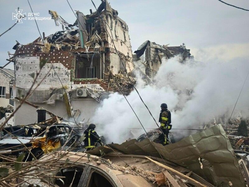Найбільший удар ворога прийшовся на Київ. Фото: ДСНС України.