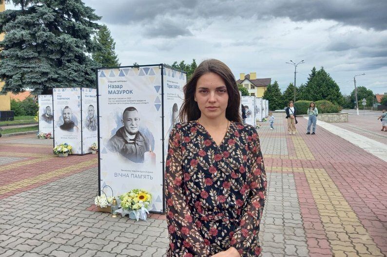 Катерина Бонюк на Алеї героїв.