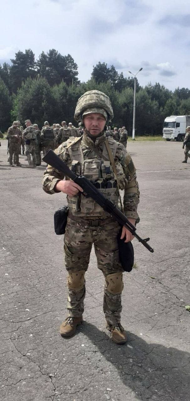 Олександр Хвас під час навчання на полігоні в Старичах.