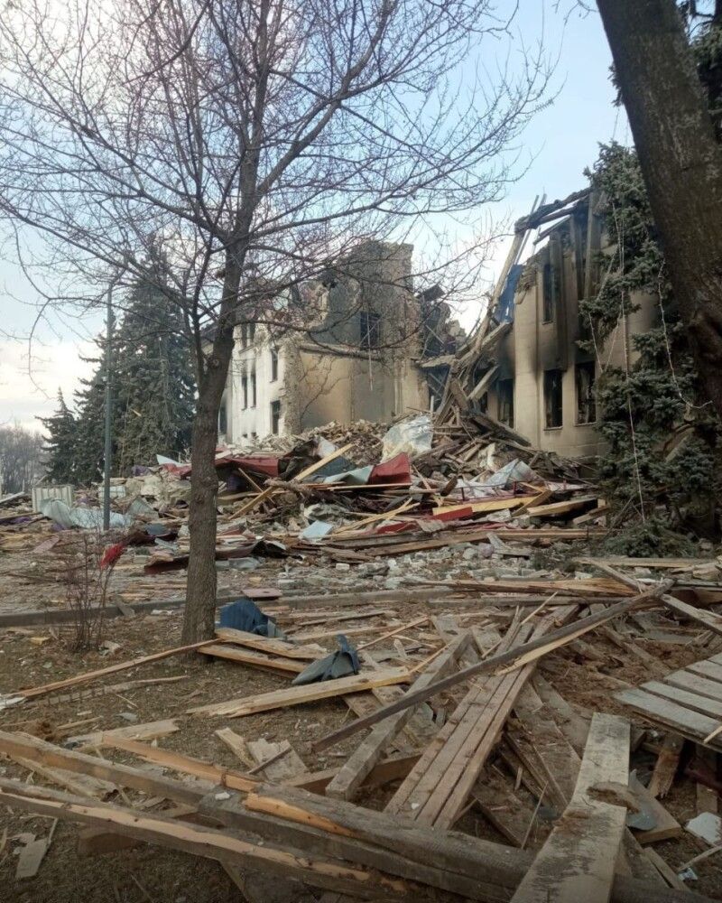 Самі люди не зможуть вилізти з-під завалів. Але хто їх врятує?
