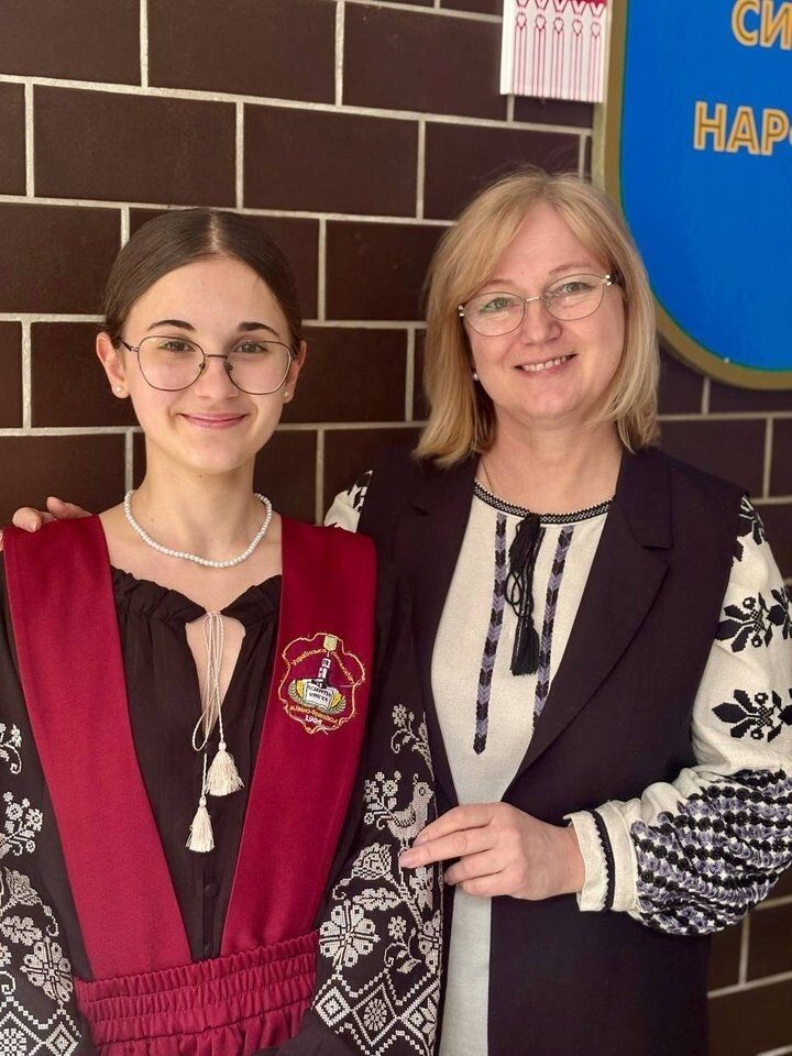 Вчителька української мови та літератури Ірина Герега щаслива, що в неї є така талановита учениця – Софія Губа. 