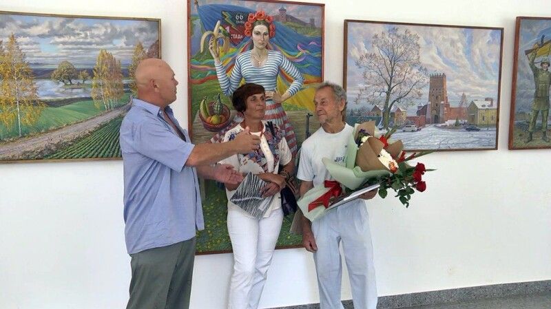На відкритті виставки Леоніда Литвина (художник з квітами), 21 серпня 2023 рік. Фото: Суспільне Луцьк.