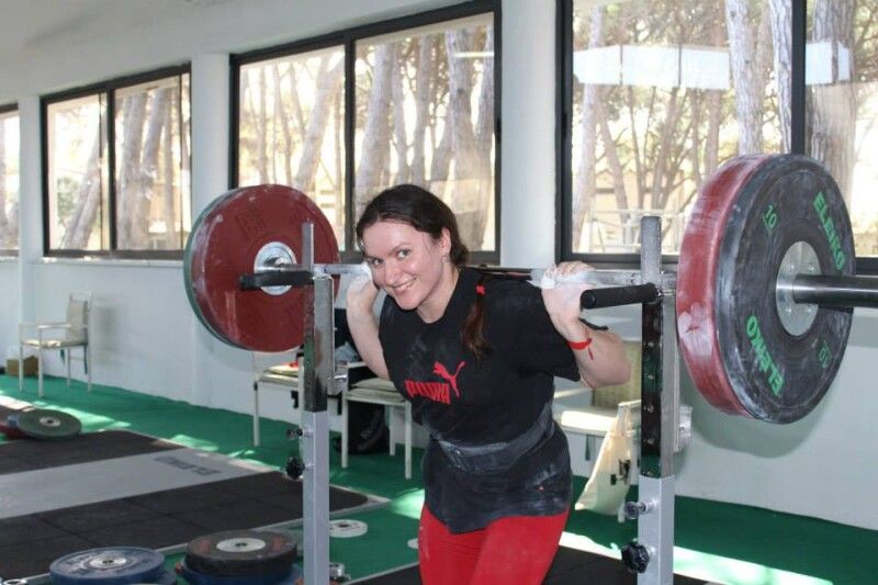 Тільки уявіть собі: на Олімпійських іграх у Пекіні-2008 в сумі двоборства Надія Миронюк підняла 237 кілограмів: ривок – 105, поштовх – 132.