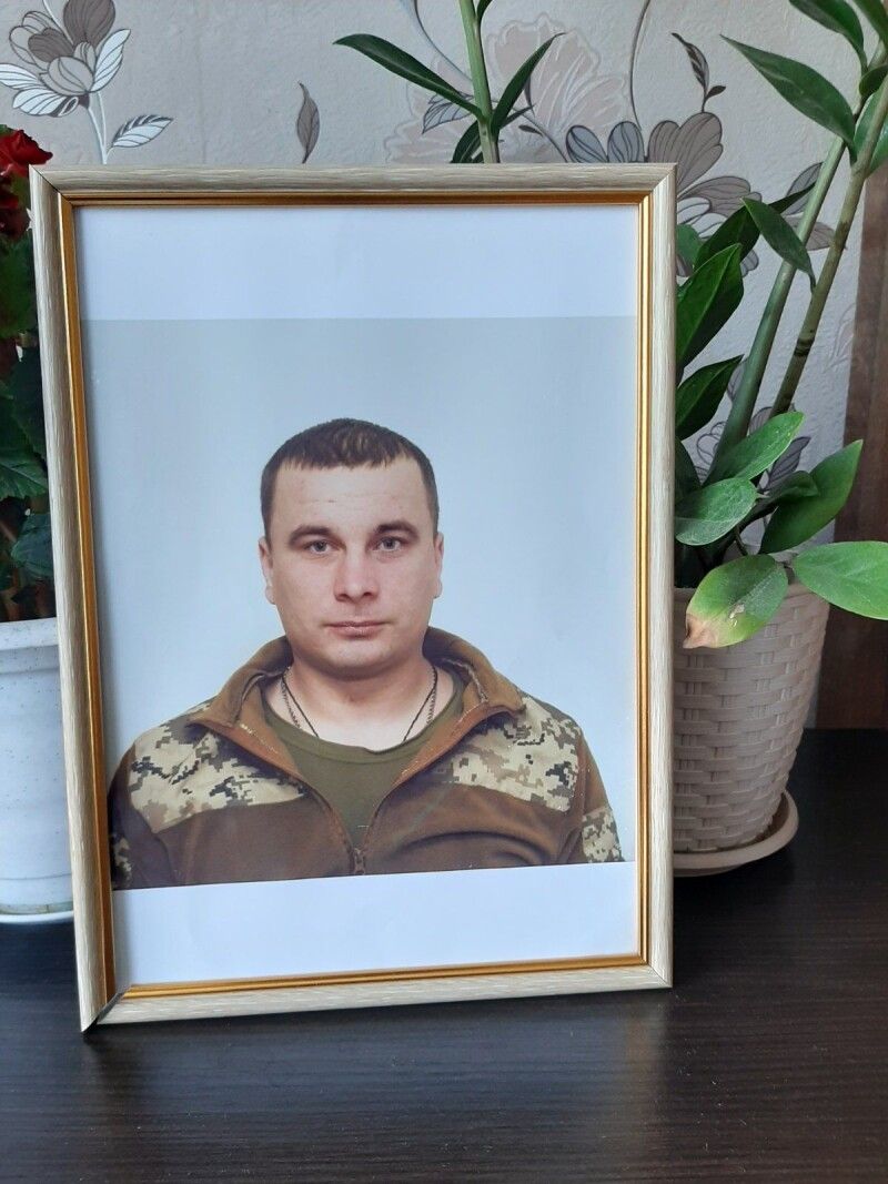 У батьківській оселі воїна-Героя  на видному місці – його портрет.