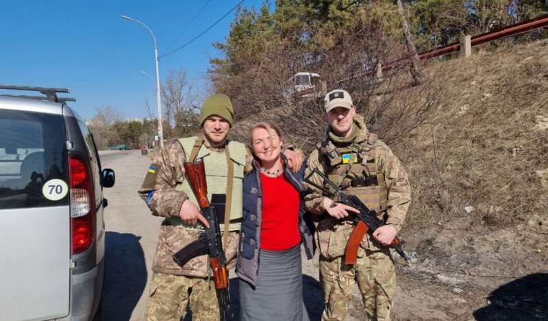 Світлана Поваляєва із синами Василем та Романом Ратушними.