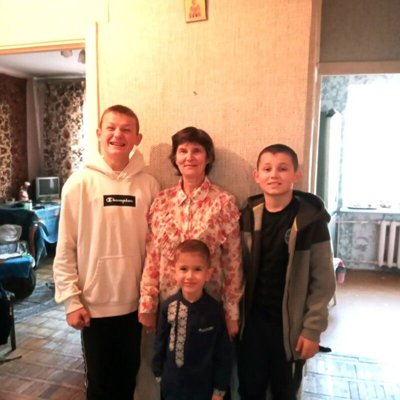 Фото, зроблене 1-го листопада, на якому Надія Ходирєва з онуками, зокрема синами Олексія, він вже не побачив. 