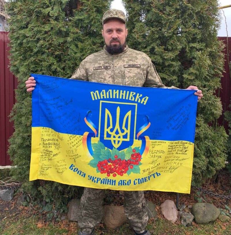 «Воля України або смерть» – напис на прапорі, що в руках бійця Олександра Бірука, про все говорить...