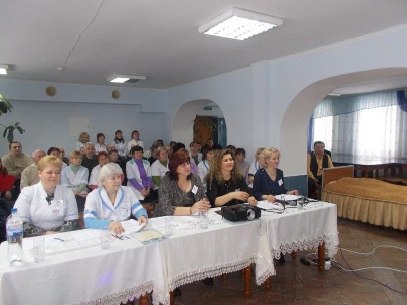 Учасниць підтримували і оцінювали працівники закладу. Фото Лесі ВЛАШИНЕЦЬ.