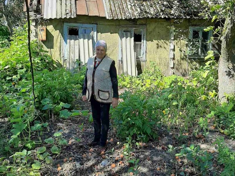 Лідія Михайлівна пригадала той час, коли в садку біля хати, в якій росла, стіл стояв, де обідало їхнє велике сімейство.
