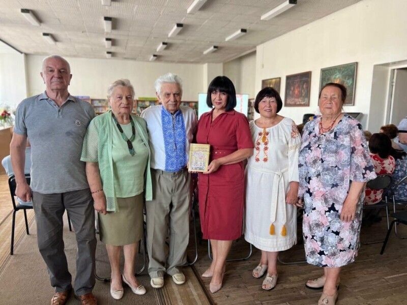 Під час презентації нового роману Андрія Бондарчука. Фото: lutskrada.gov.ua.