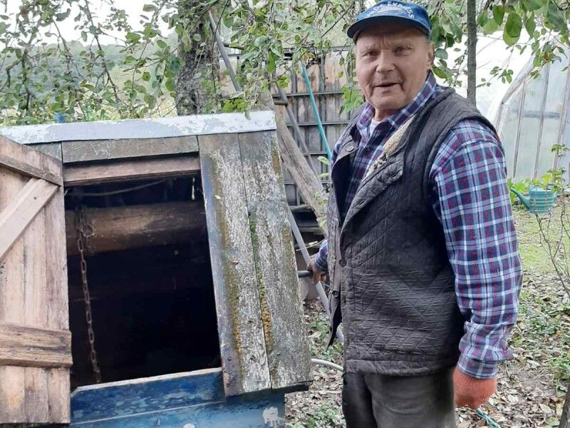 Федір Ходонюк: «А от із цього колодязя, що зберігся, певно, з тридцятих років, ще до 2024 року ми воду пили».