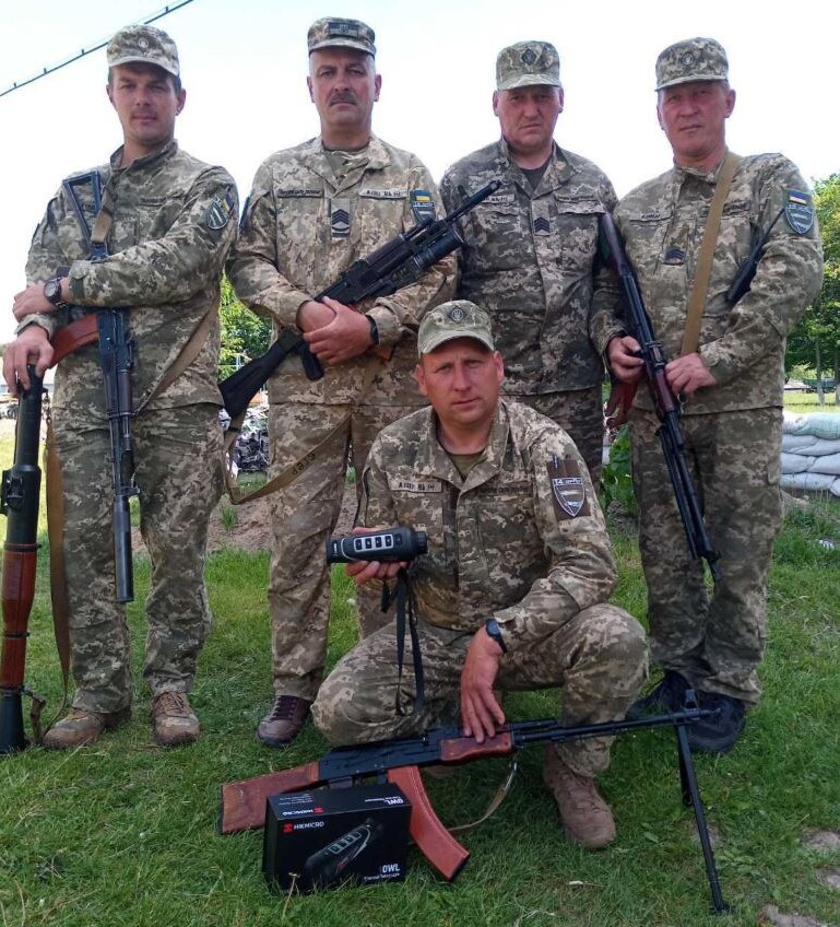 Андрій Михальчук, Юрій Власюк, Сергій Стефанюк, Віктор Бурдак і Роман Клямар разом пішли в військкомат. Живим залишився лише Роман Клямар (крайній справа).