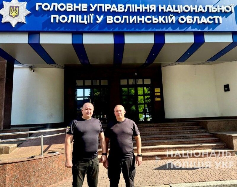 Майори поліції Олег Стернічук та Геннадій Сищук, які не залишили жінку в біді. Фото: vl.npu.gov.ua.