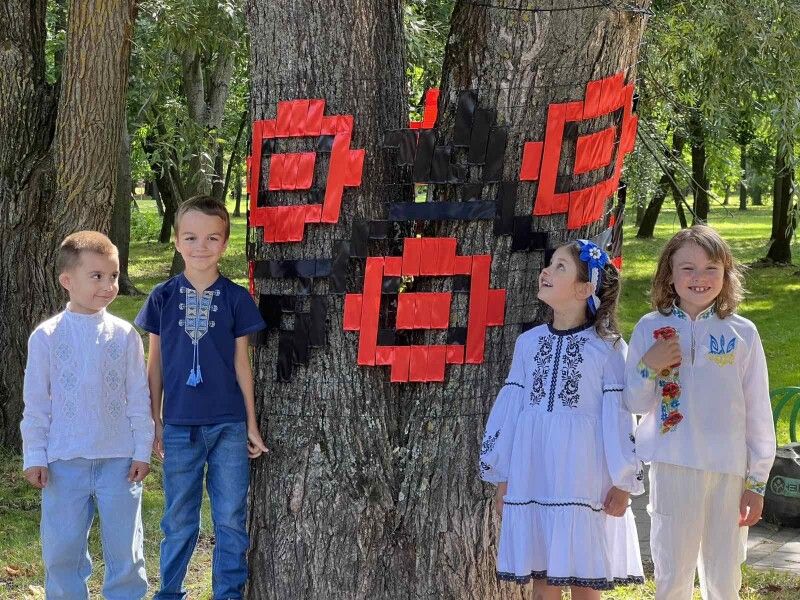 І дитячі руки творять українське свято! 
