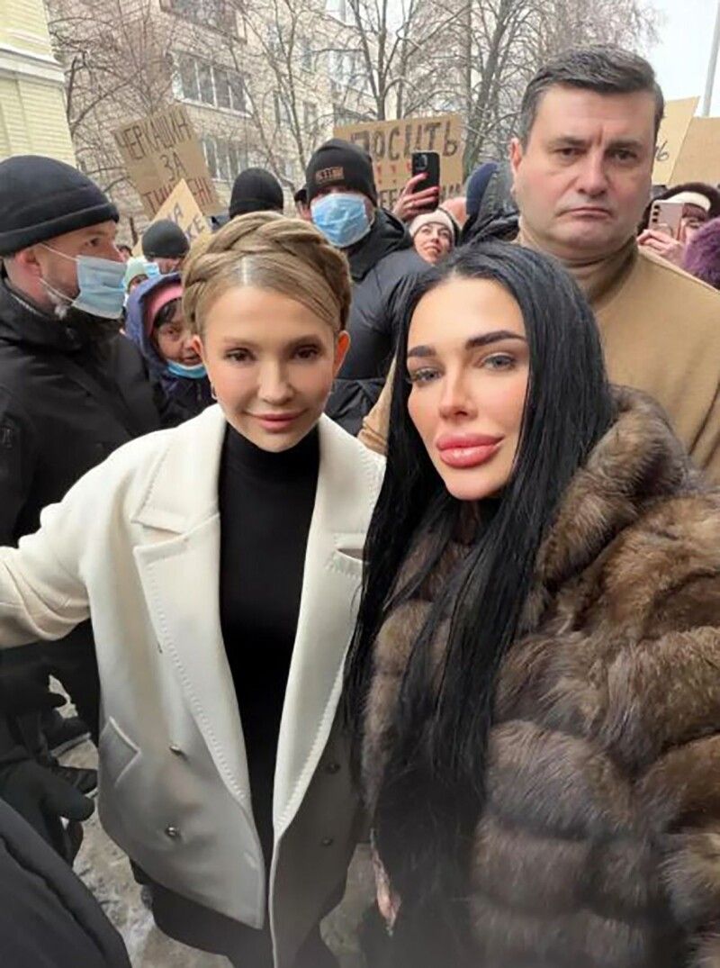Навіть Юлія Тимошенко не погребувала сфотографуватися з Марією Тихою. Невже сподівається на допомогу?