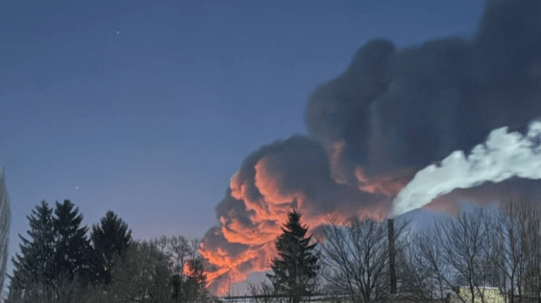 Пожежа у Луцьку внаслідок атаки рф, 1 січня 2026 року. 