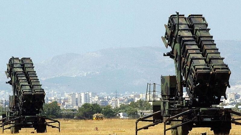 На околицях Афін - батарея Patriot, яка може виявляти до 100 повітряних цілей. 