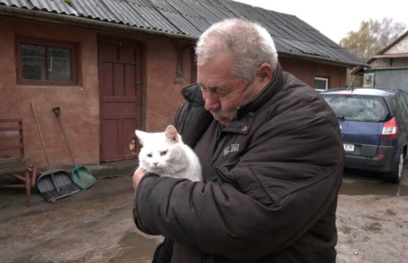 Олександр Баш з котом.