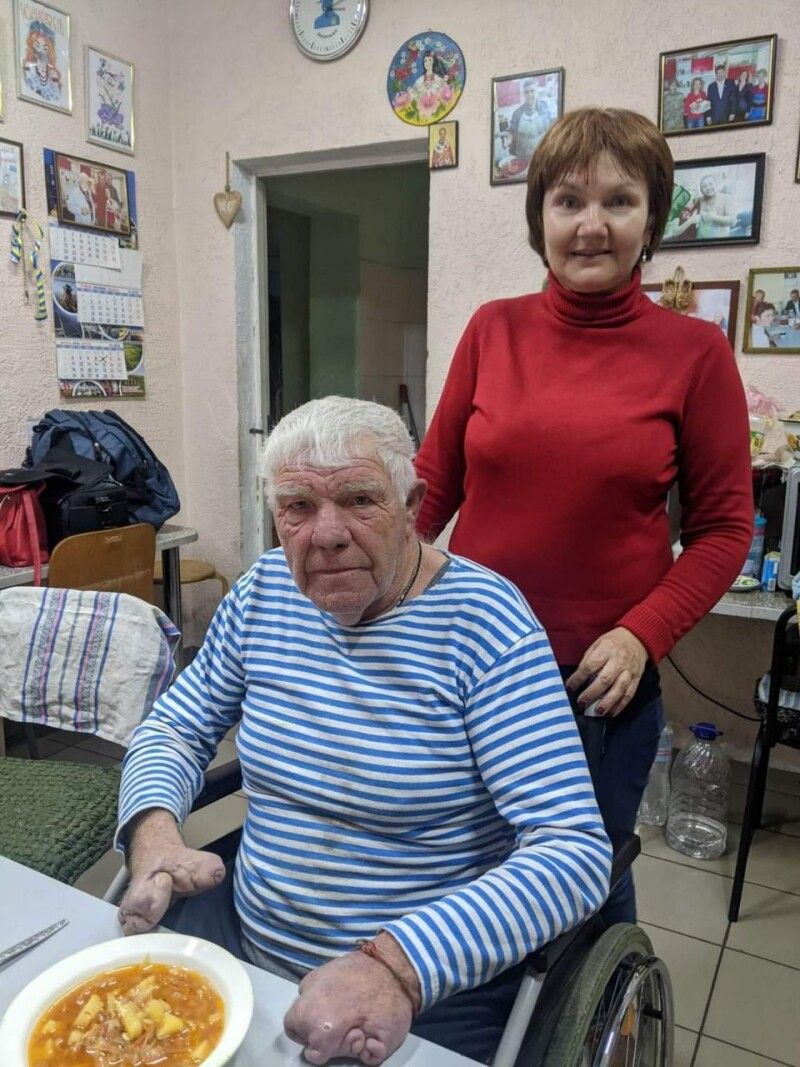 Для авторки цієї публікації було за честь сфотографуватися із народним Героєм України 76-річним Григорієм Янченком.