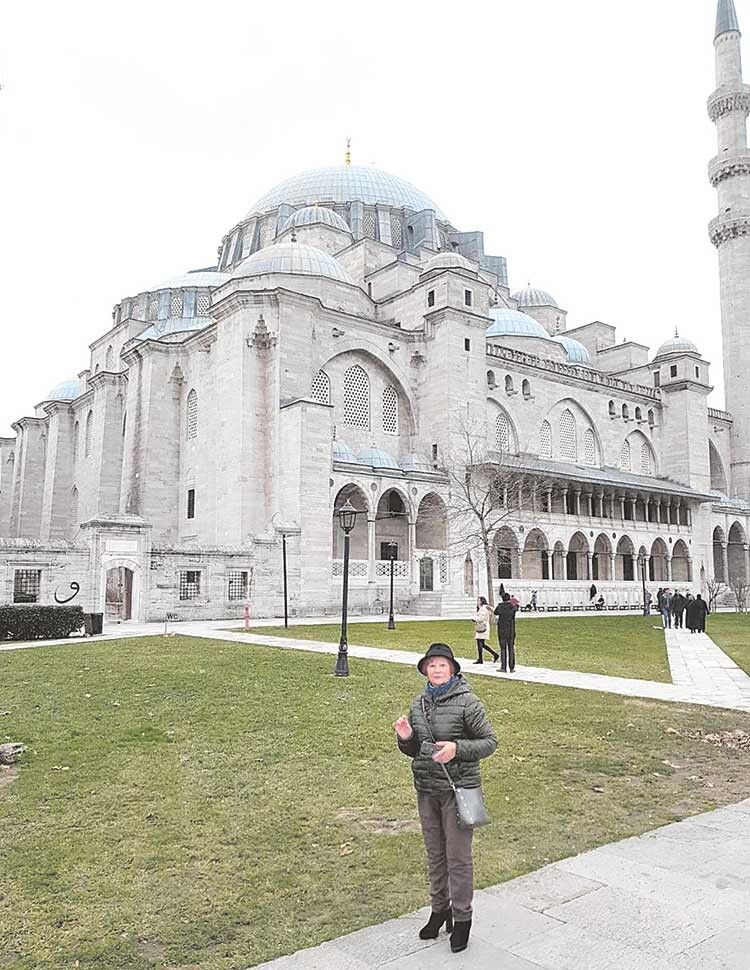 Біля мечеті Сулейманіє, у дворі якої — усипальниця Роксолани.