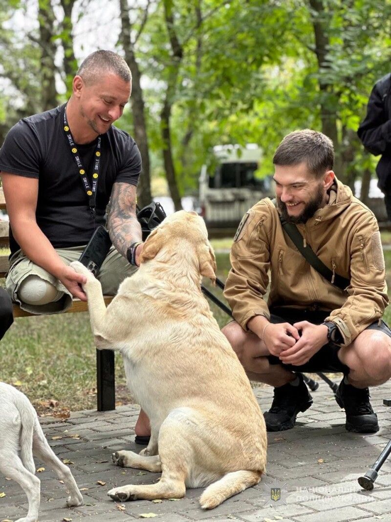 На Волині провели каністерапію для військових та правоохоронців.