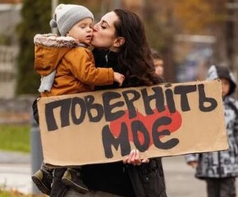 «Жити й боротися мені допомагають діти.  У мене двоє хлопчиків – 11 років і 2», – каже Ірина. 