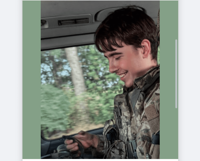 «Пишаюся. Молюся», – написав про сина Михайла Єгор Соболєв.