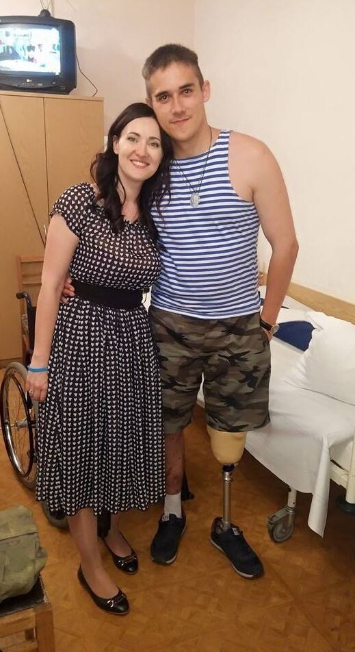 «Посмішка – заворожуюча. Позитивний і скромний парубок. Напевно, тому його й люблять», – казала про Стаса Стовбана відома телеведуча Соломія Вітвіцька, провідавши воїна в шпиталі.