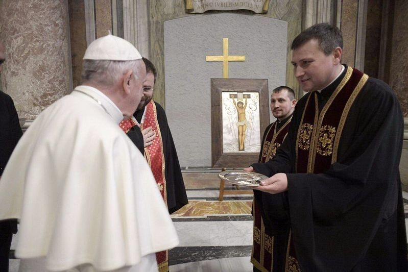 Ікона Розп’ятого Спасителя була знайдена жителем Зарваниці у 1728 році. Фото ukrinform.ua.