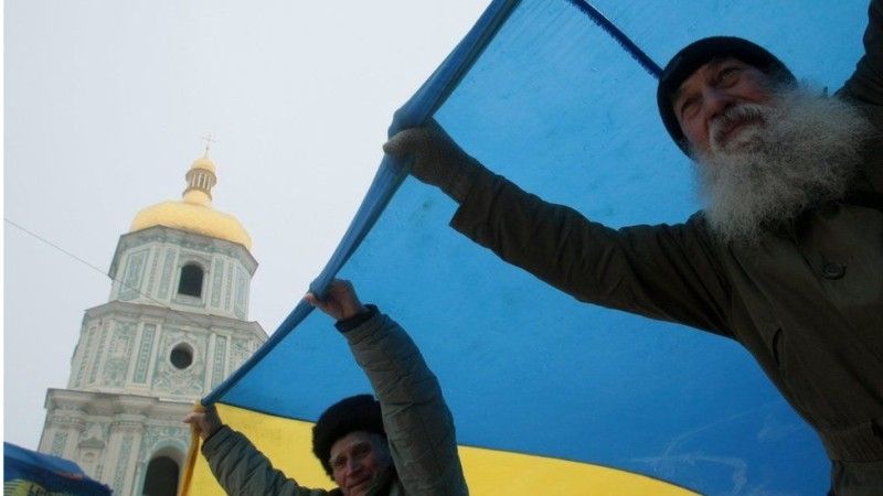 Прапор привезли з Донецька, його розмір становив 35 Х 40 метрів - як половина футбольного поля.