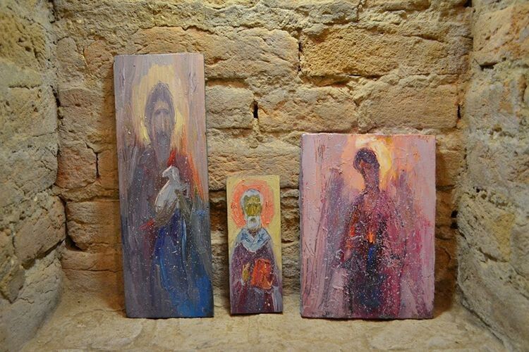  На картинах – і Святий Миколай, і архангел Гавриїл.