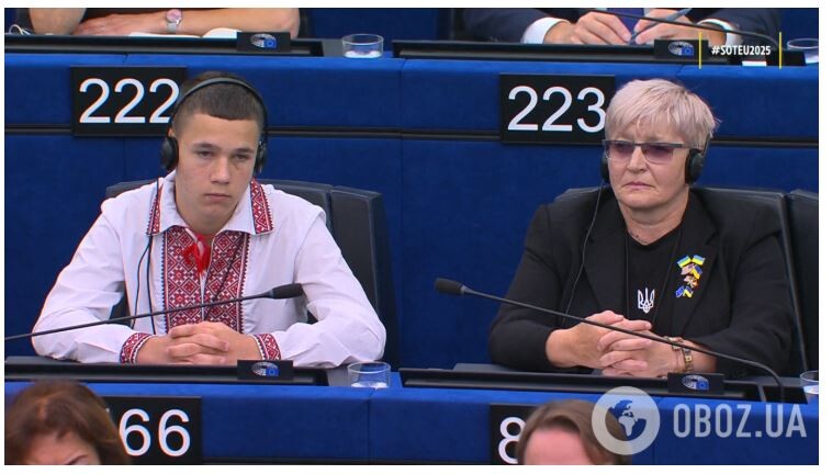 Сашко з бабусею в Європарламенті під час слухання питання по викрадення росіянами українських дітей.