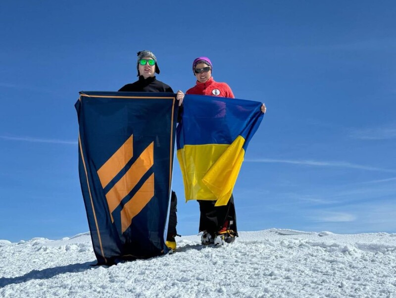 Допомагала Олегу Шахову підкорити «п’ятитисячник» альпіністка Тетяна Яловчак.