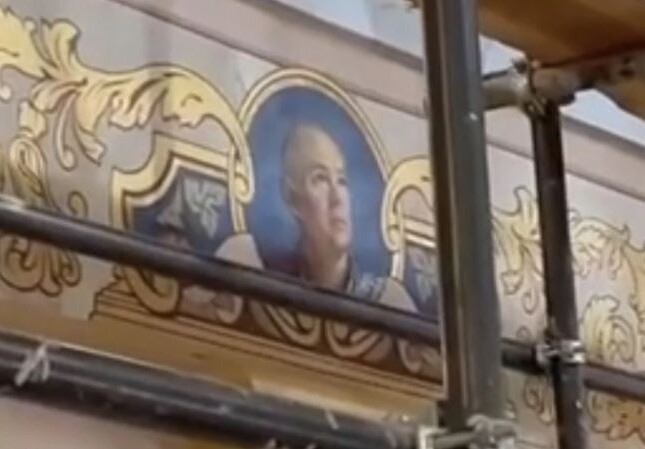 ТТорік у соборі в Луцьку на фресках зобразили місцевих підприємців, серед яких був портрет Ігоря Палиці. Фото: zahid.espreso.tv.