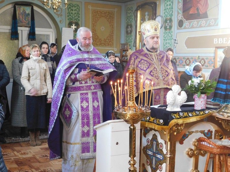 Під час подячного молебню. Фото Лесі ВЛАШИНЕЦЬ.