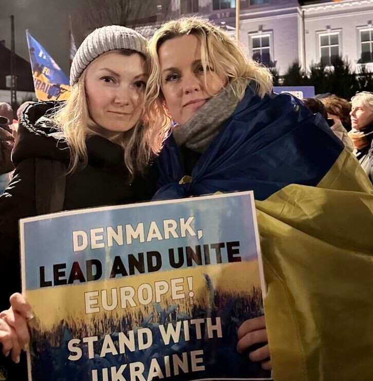 Уже три роки Майкен пліч-о-пліч з українцями виходить на мітинги підтримки нашої країни.