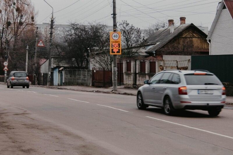 «Пропоную встановити табло-радар». Фото із сайту rivnepost.rv.ua.